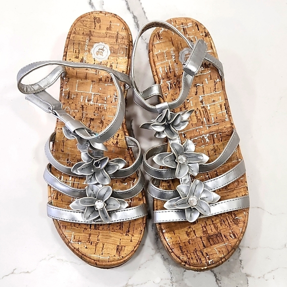 ✨ Silver Platform Wedges | Girls Size 4 | Cork Heel with Rhinestone Flowers - Picture 2 of 6